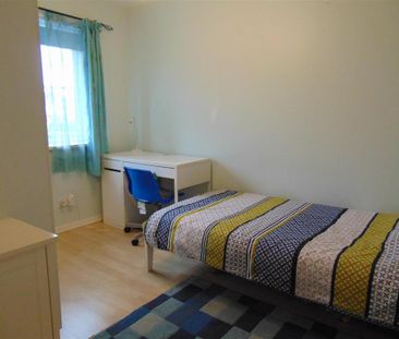 3 bedroom semi-detached house to rent - Photo 6