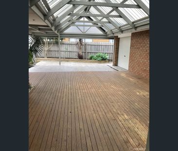 10 Ondella Way, Sydenham, Vic 3037 - Photo 6