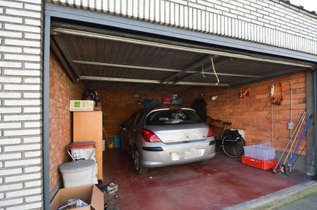 TWEE SLAAPKAMER APPARTEMENT MET RUIME GARAGE - Photo 3