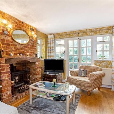 4 bedroom semi-detached house to rent - Photo 1