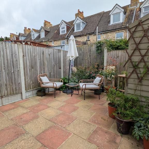 2 bedroom terraced house to rent - Photo 1