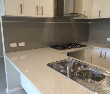 Stylish Three-Bedroom Villa in a Prime Location - Photo 5