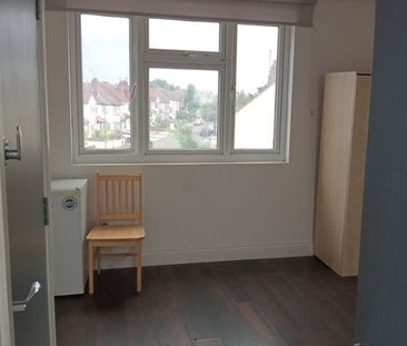 Room in a Shared House, North Circular Road, NW2 - Photo 5