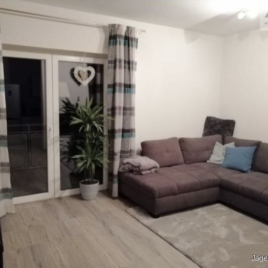 schöne Wohnung mit Fahrstuhl - Photo 1