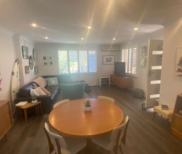 Modern, Bright Villa in Sought‑After South Scarborough - Photo 2