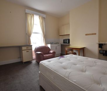 1 bedroom Flat To Let - Photo 3