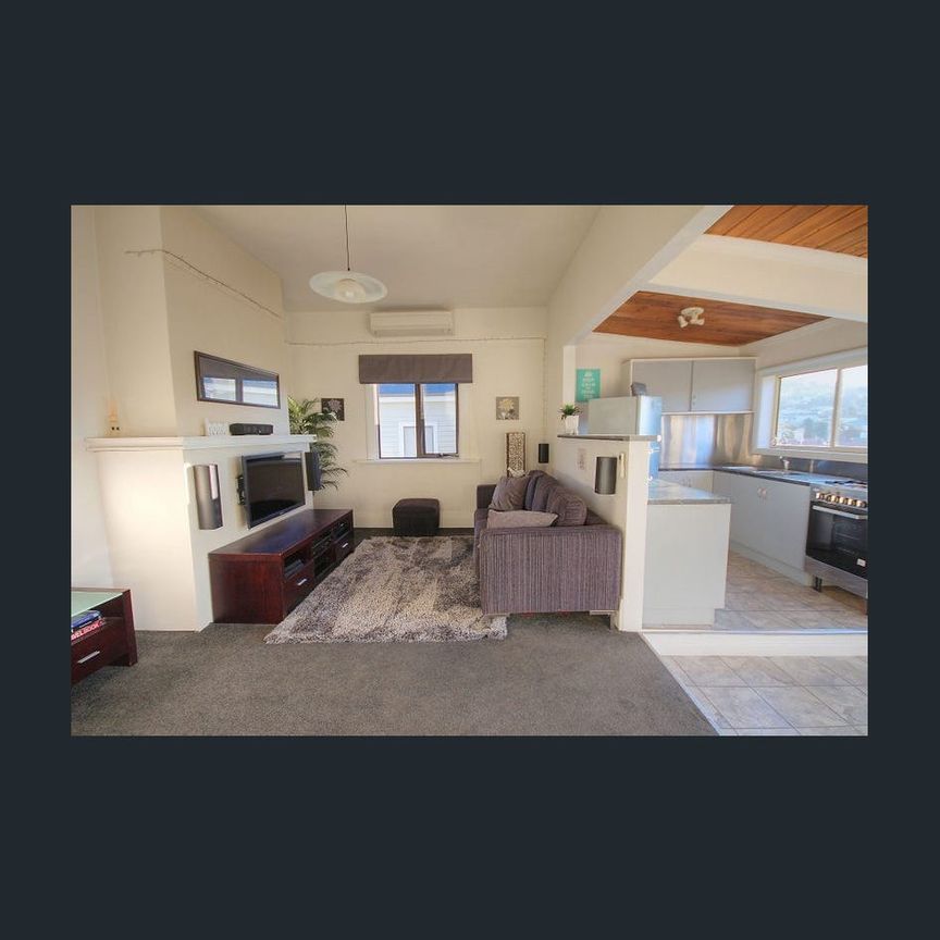 Thistle Street Treasure - Photo 1