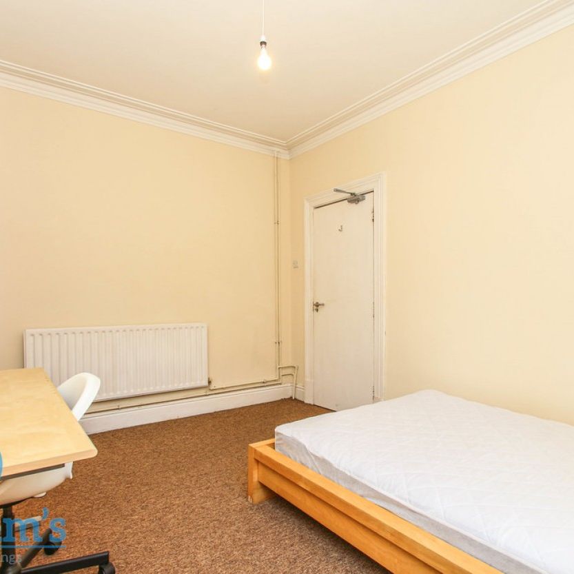 7 bed Semi-Detached House for Rent - Photo 1