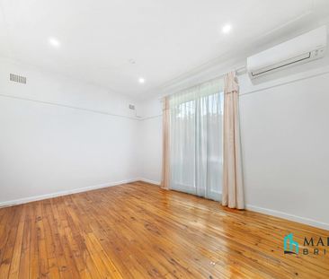 Spacious 4-Bed Family Home in a Quiet and Convenient Location - Photo 5