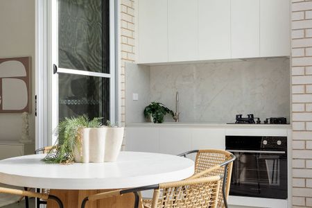 Luxury Brand New Duplex for Lease in Quiet Cul-de-Sac - Photo 3