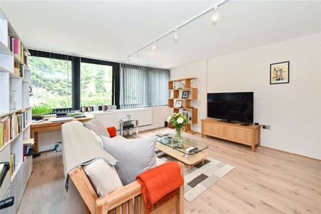 A modern one bedroom apartment offering in excess of 600 sq ft of living space with access to communal gardens. - Photo 3