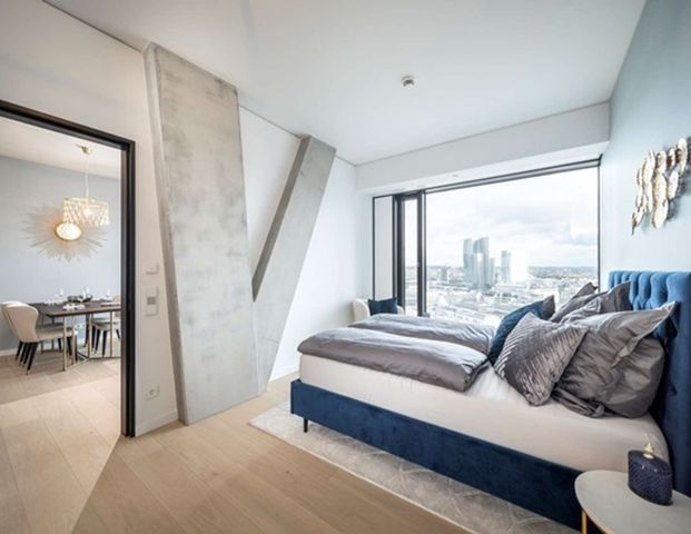 IM HERZEN DER SKYLINE: 2-Zimmer-Wohnung mit spektakulärem Ausblick - Photo 1