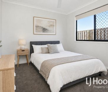 Modern Three Bedroom Duplex - Spacious Back Yard & Garden Shed - Photo 4