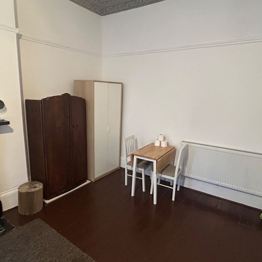 5 Bed Terraced House, Oakfield Avenue, G12 - Photo 1