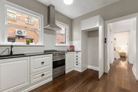 Delightful Deco Charm With Contemporary Edge - Photo 5