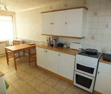 1 bedroom in a house share to rent - Photo 4