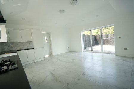 2 bedroom bungalow to rent - Photo 3