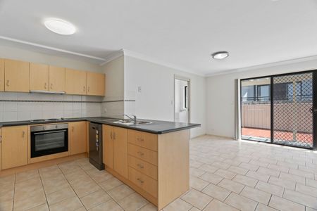 3/164 Albany Street, Point Frederick, NSW 2250 - Photo 4