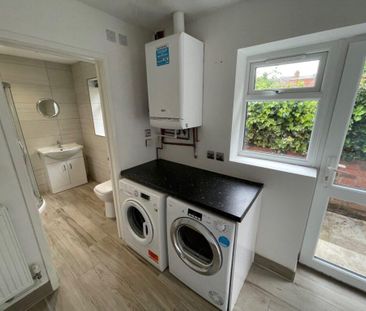 4 bedroom terraced house to rent - Photo 2