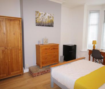 1 bedroom in a house share to rent - Photo 4