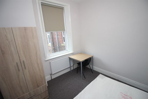 2 bedroom Student Flat to rent in Hazelwood Avenue, Newcastle Upon Tyne - Photo 1