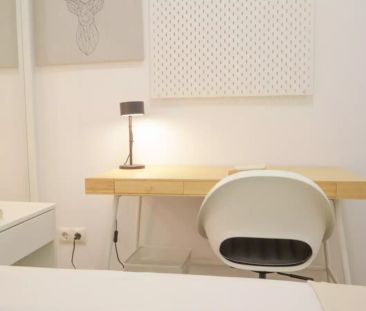 Room in a shared 13-bedroom apartment for rent in Cortes - Foto 5
