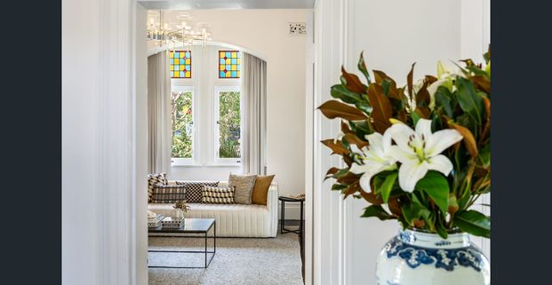 'Glenview', a beautifully renovated landmark sandstone residence - Photo 1