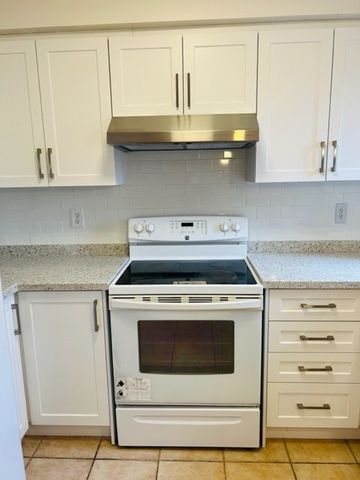 For Lease - 75 Grasslands Avenue, Richmond Hill, Ontario - Photo 5