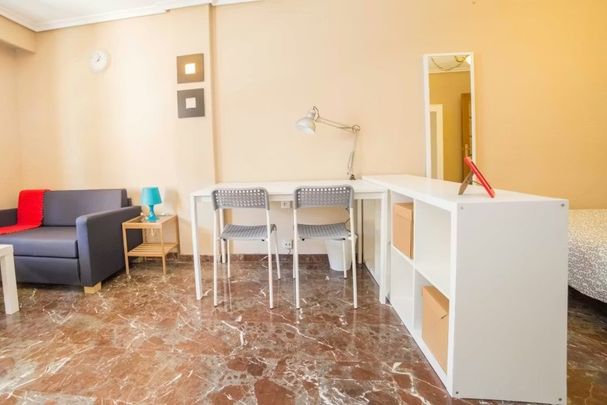 Carrer de Fontanars dels Aforins, Valencia, Valencian Community 46007 - Photo 1