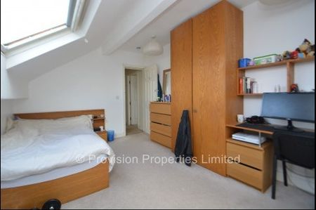 8 Bedroom Houses in Headingley - Photo 4