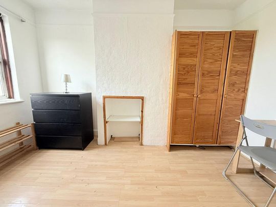 1 bedroom in a house share to rent - Photo 1