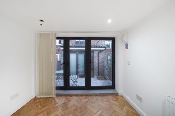 6 bedroom terraced house to rent - Photo 1