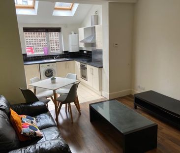 Student House 4 bedroom, Crookesmoor, Sheffield - Photo 2