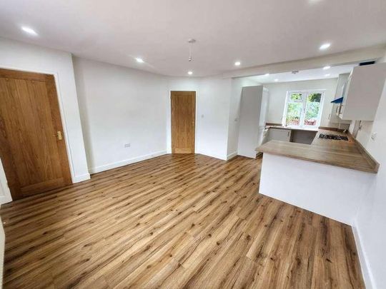 Victoria Road, Cradley Heath, B64 - Photo 1