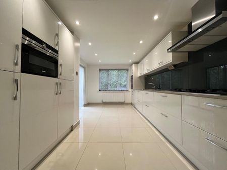 5 bedroom detached house to rent - Photo 2