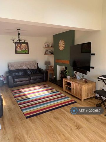 3 bedroom detached house to rent - Photo 2