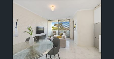 Part furnished unit in secure building - Photo 2