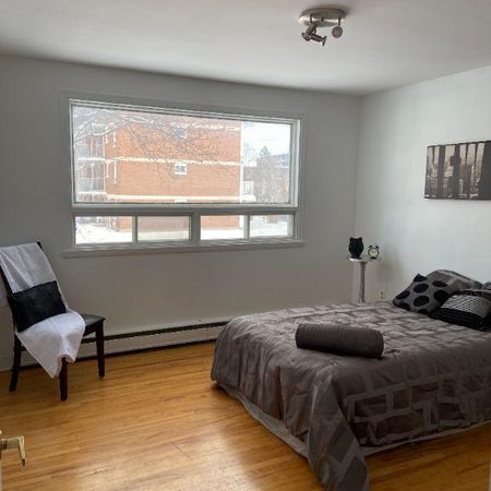 4 1/2 situé à Ste-Foy, stationnement - Photo 4