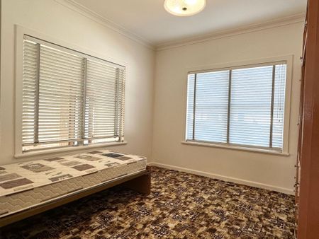 NORTH GRIFFITH LOCATION - Photo 4