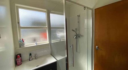 3 Bedroom 1 Bathroom House - Photo 4