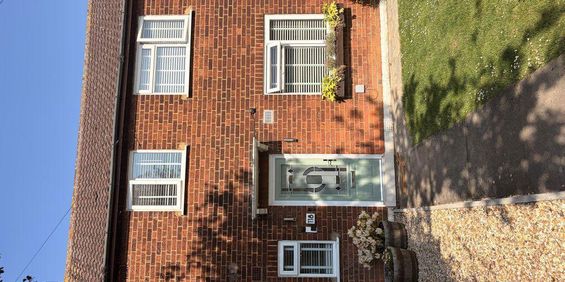 3 bedroom terraced house to rent - Photo 3