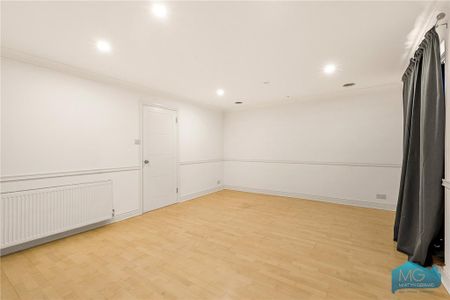 5 bedroom end of terrace house to rent - Photo 3