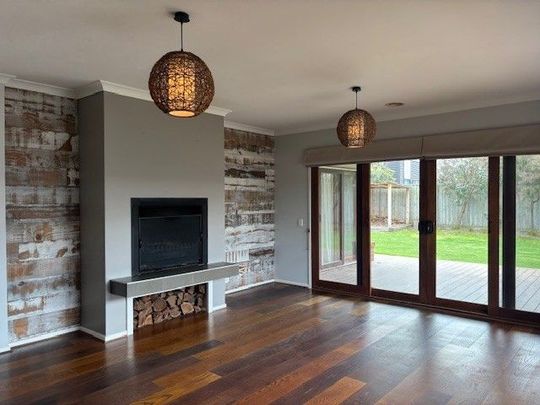 Modern Coastal Living in the Heart of Torquay! - Photo 1