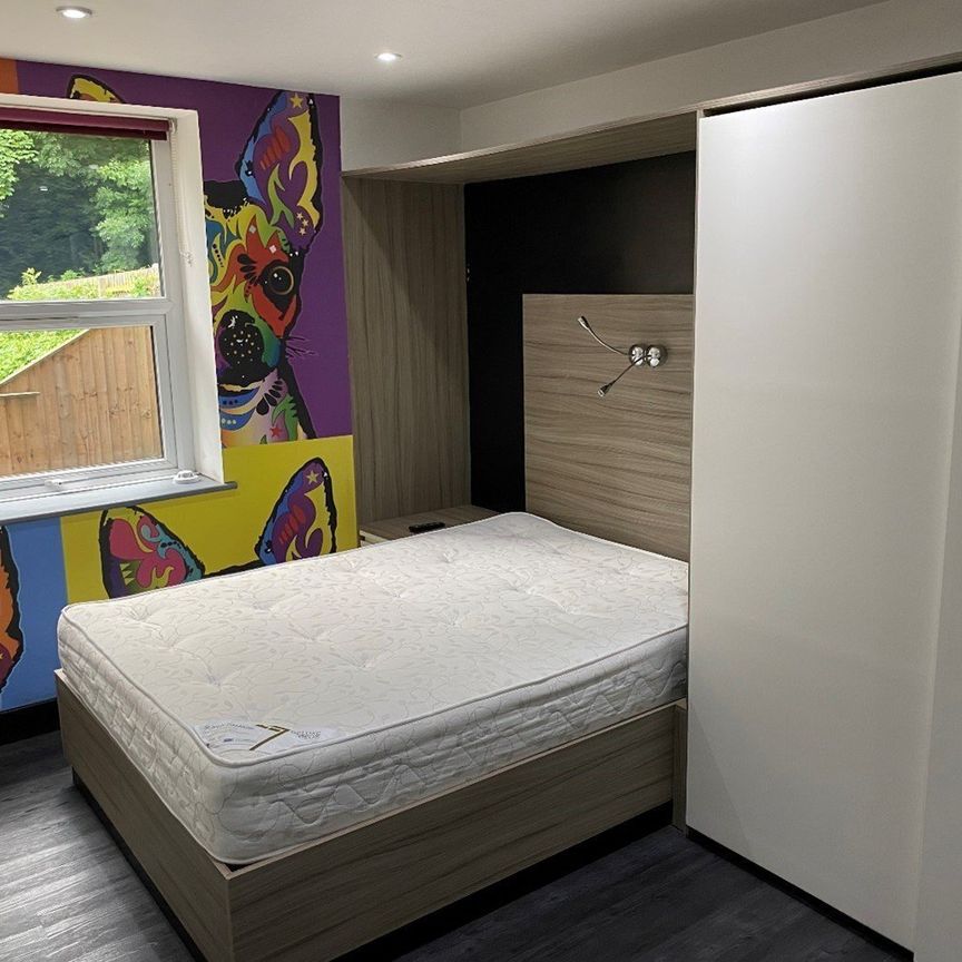 65 Newsome Road, Huddersfield, HD4 - Photo 1