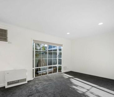 Renovated 2-Bedroom Gem in Ballarat East – Low Maintenance Living! - Photo 2