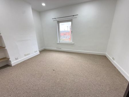 2 bedroom end of terrace house to rent - Photo 5