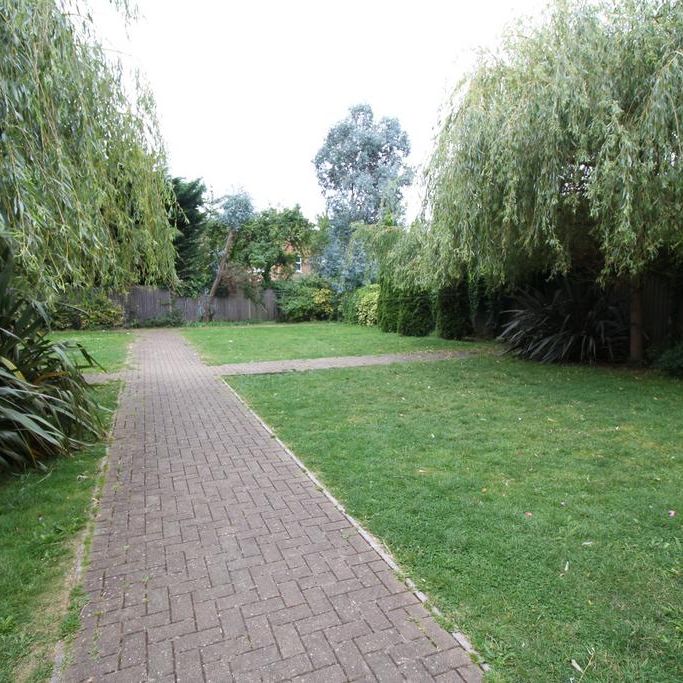 3 bedroom flat to rent - Photo 2