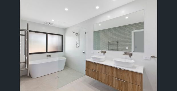 Brand new luxury designer home with water glimpses. - Photo 1