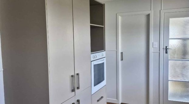 Location, double glazed and includes internet - Photo 1