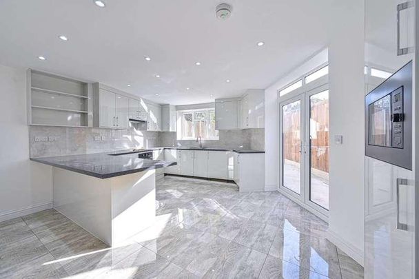 Marvels Lane, Grove, SE12 - Photo 1